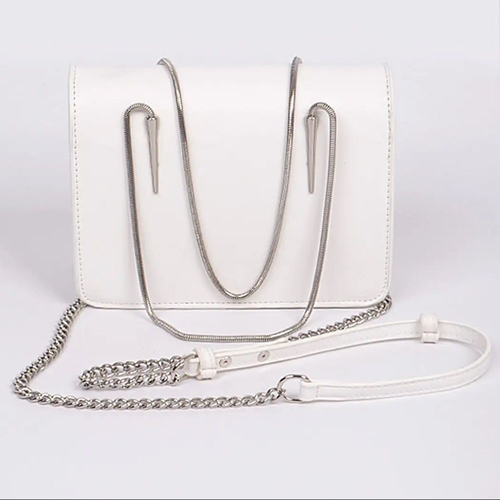 White Unique Chain Clutch